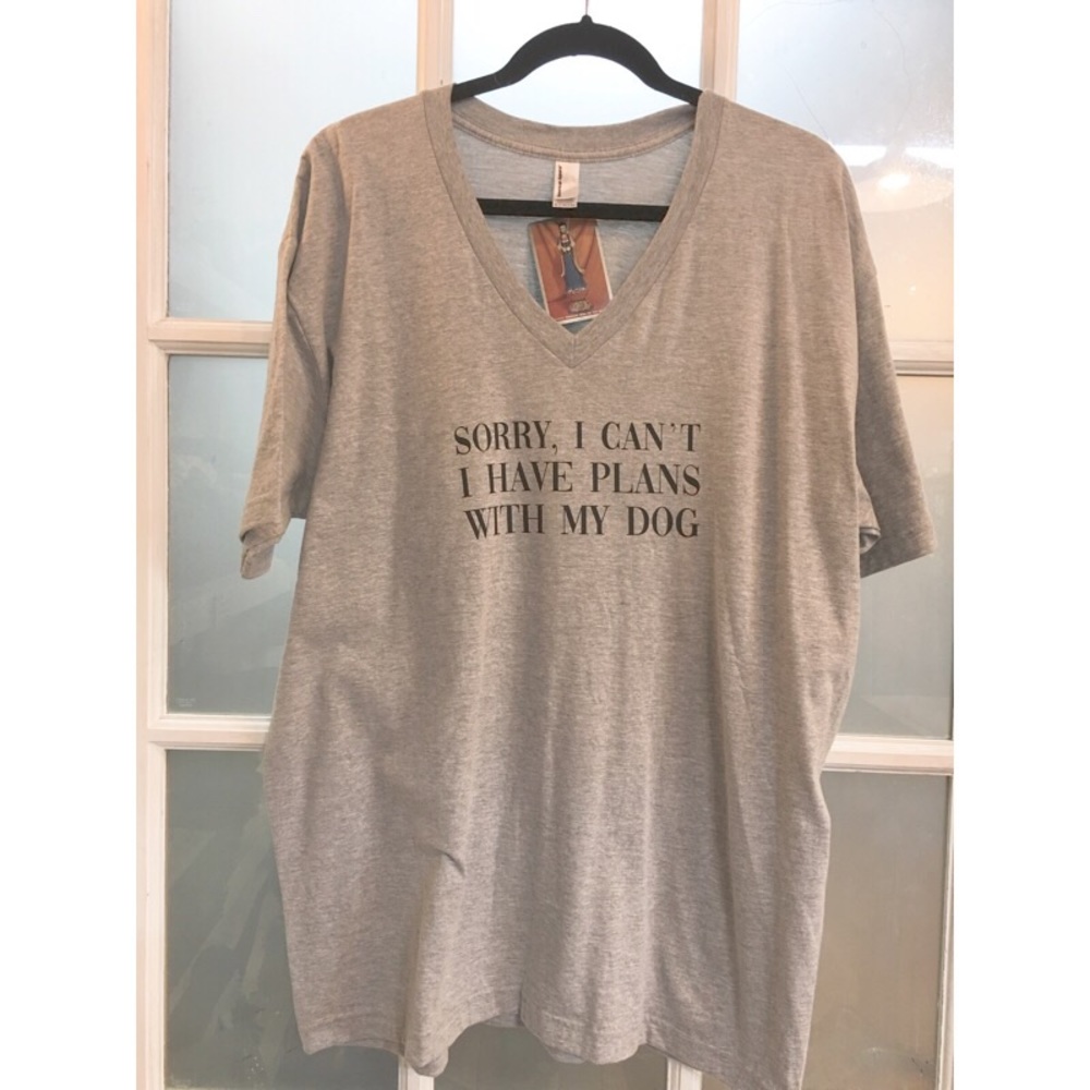 NWT • Unisex plans with dog graphic tee • V -Neck - Picture 6 of 6